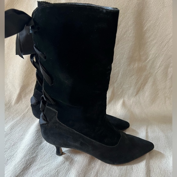 ❌SOLD❌Manolo Blahnik 1990s Velvet with Silk Ribbon Pointed Toe Boots - Picture 8 of 10